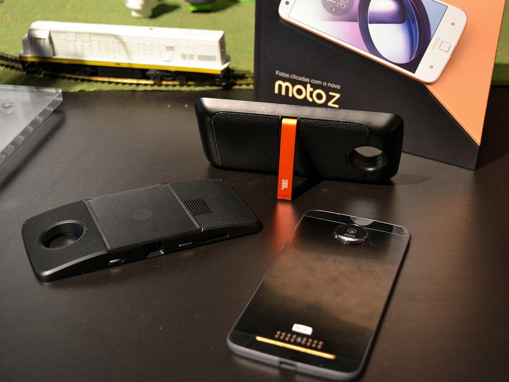 La propuesta del Moto Z está basada en cómo se le pueden poner funcionalidades adicionales con los Moto Mods.  