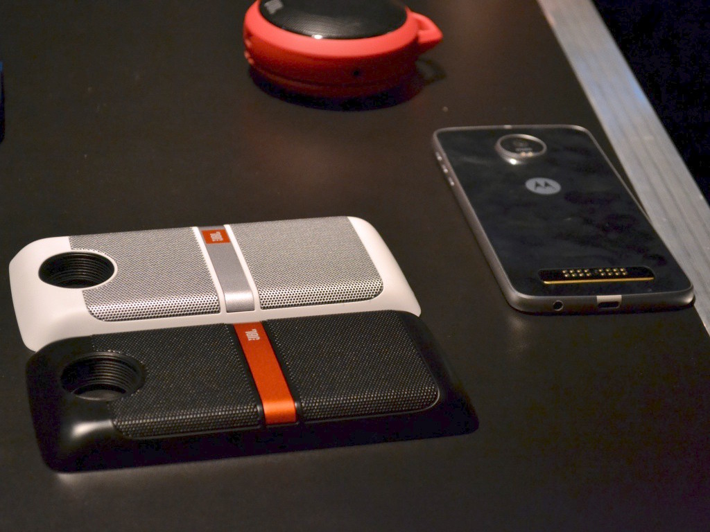 Los Moto Z son equipos compatibles con accesorios modulares llamados Moto Mods. 