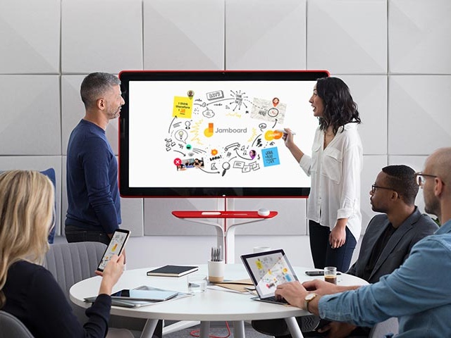 Google Jamboard quiere competir con el Surface Hub. 