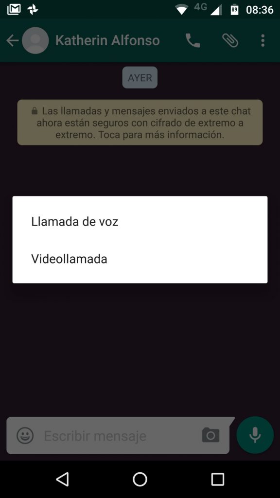 Por el momento, al tocar el ícono de llamada te sale si quieres hacer una llamada de voz o videollamada.