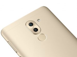 La cámara del Huawei Mate 9 Lite es doble, pero sin el logo de Leica. 