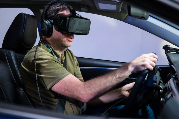 Las Oculus Rift sirven también para manejar un auto en la realidad virtual.