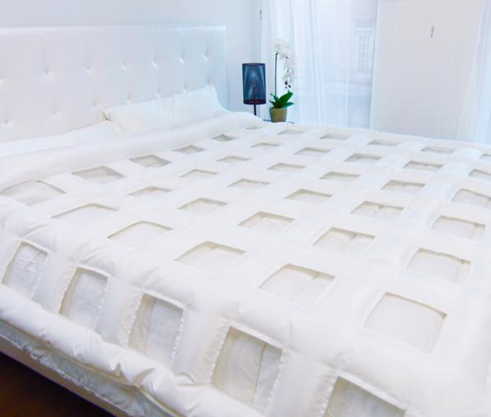 Smartduvet posee tecnología a través del aire, lo cual hace que tu cama se tienda sola. 