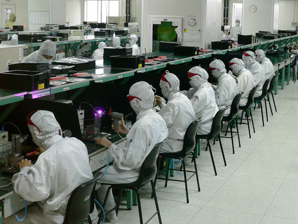 La compañía Foxconn le apunta a crear fabricas totalmente automatizadas.