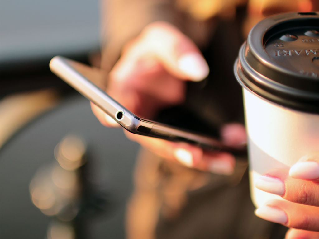 hands-coffee-smartphone-technologyFINAL