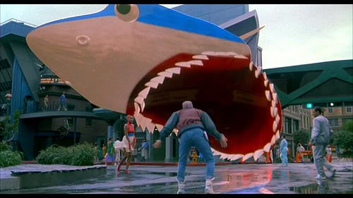 Jaws 19, el tiburón holográfico que asusta a Marty holograma