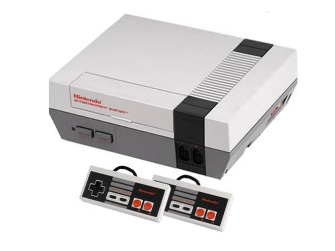 El gran producto que posicionó a Nintendo en el panorama. Entraron los cartuchos y las gráficas de 8-bits. 