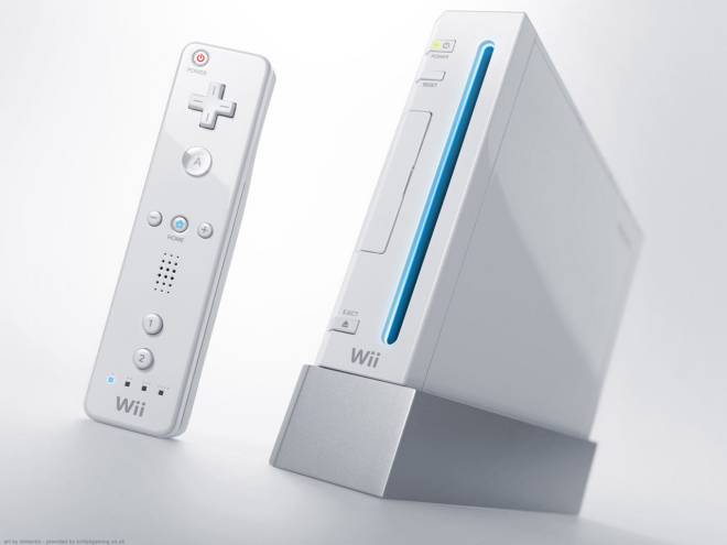 Uno de los mayores logros de la compañía. Con un control que reconoce movimiento, gráficos ligeramente mejorados y conexión a internet, el Wii fue uno de los grandes éxitos de Nintendo en el hogar. 