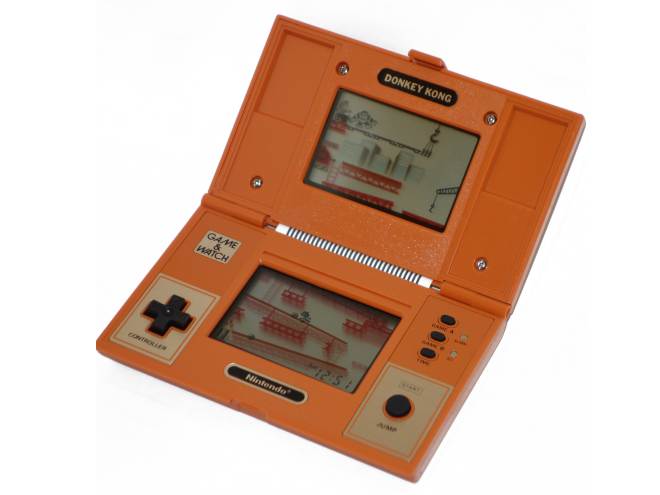 La primera apuesta portátil de Nintendo. Igual que Color TV Game, venían varias versiones cada una con un solo juego. 