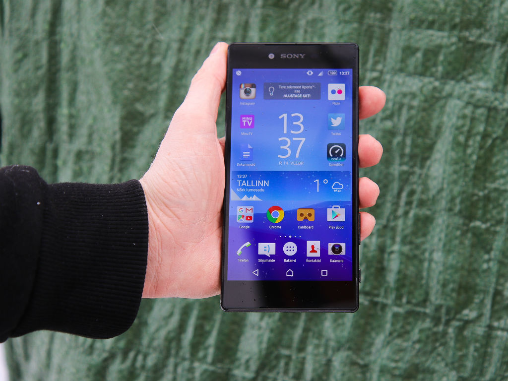 Este es el Xperia Z5 Premium, resistente al agua. 