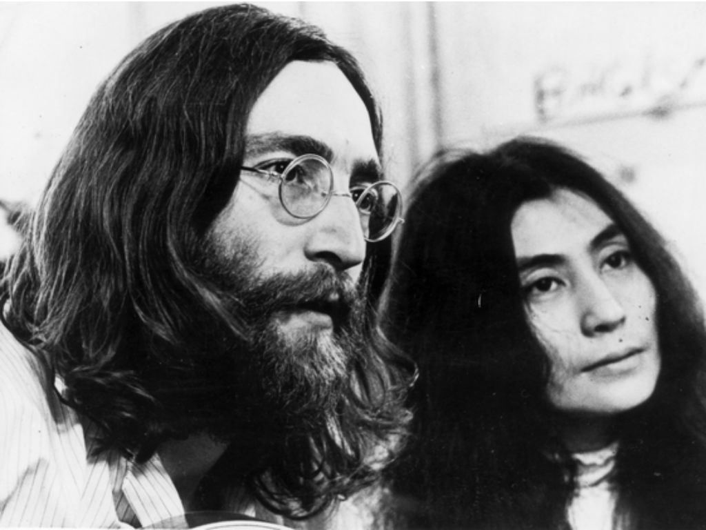 Yoko Ono estaría trabajando en una película sobre su relación con John Lennon.