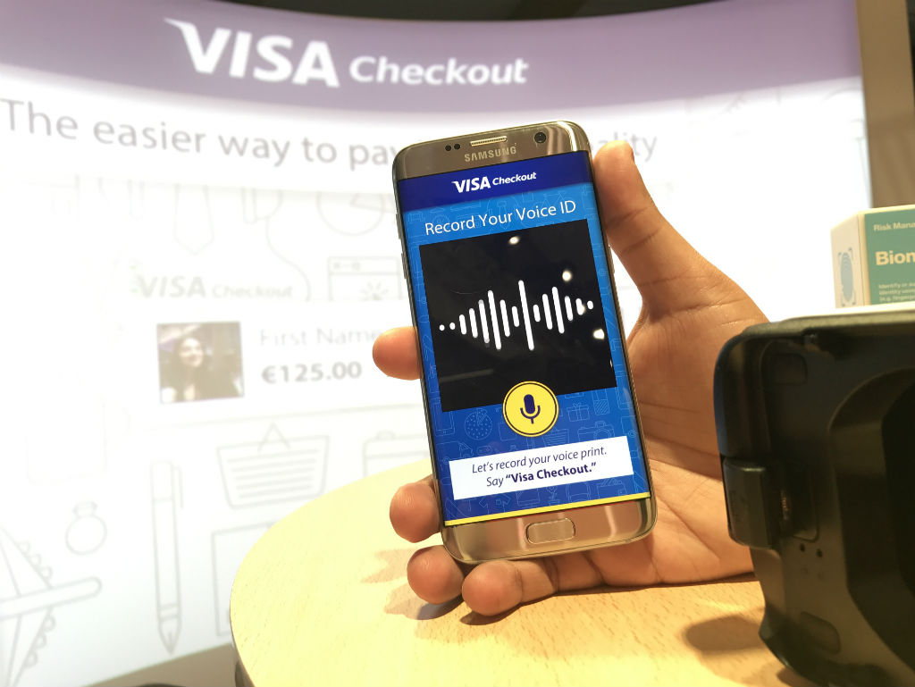 Probamos la aplicación Visa Checkout en un dispositivo de realidad virtual. 