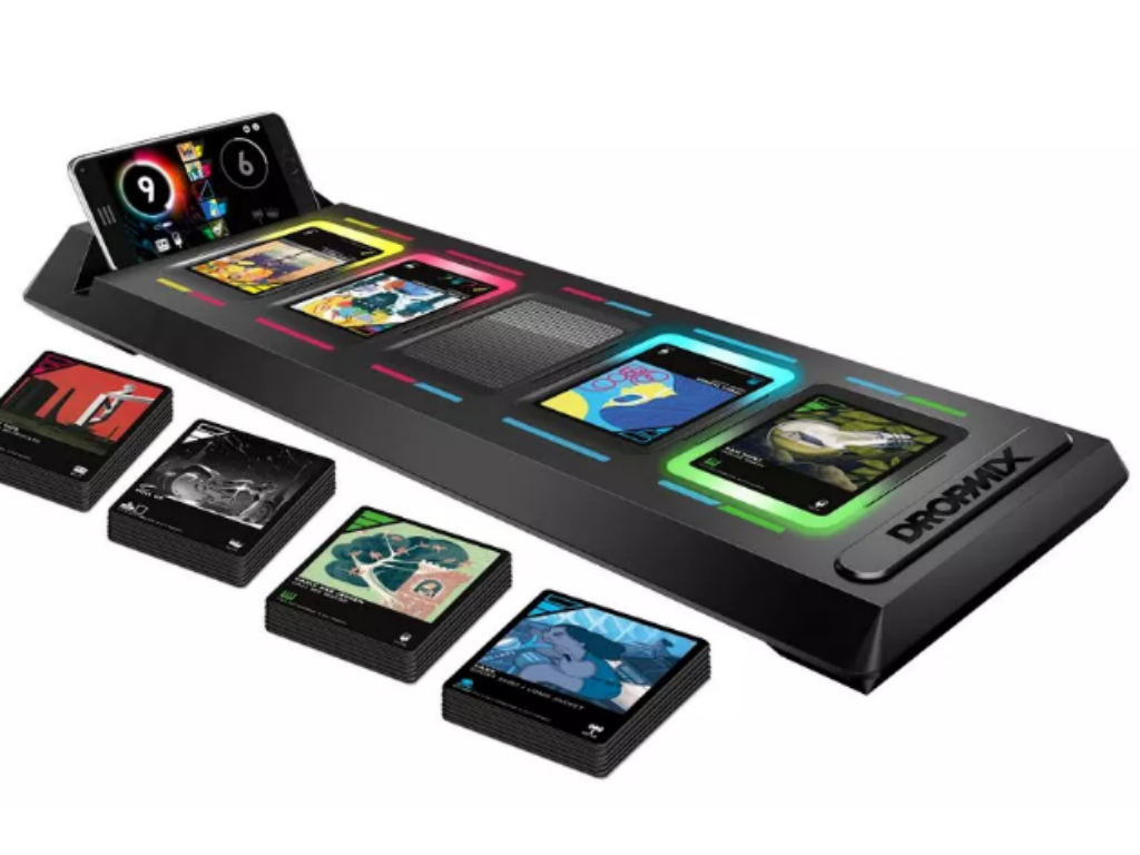 Harmonix, empresa creadora de Rock Band, fue la encargada de la asociación con Hasbro para crear el Dropmix.