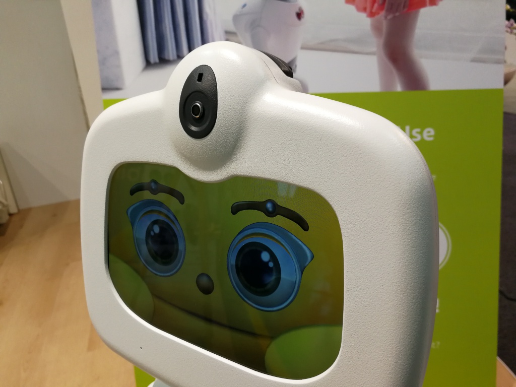 Conoce a Robelf, el robot que puede monitorear tu hogar • ENTER.CO