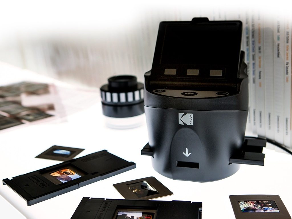Este dispositivo de Kodak permitirá rescatar negativos de fotografías •