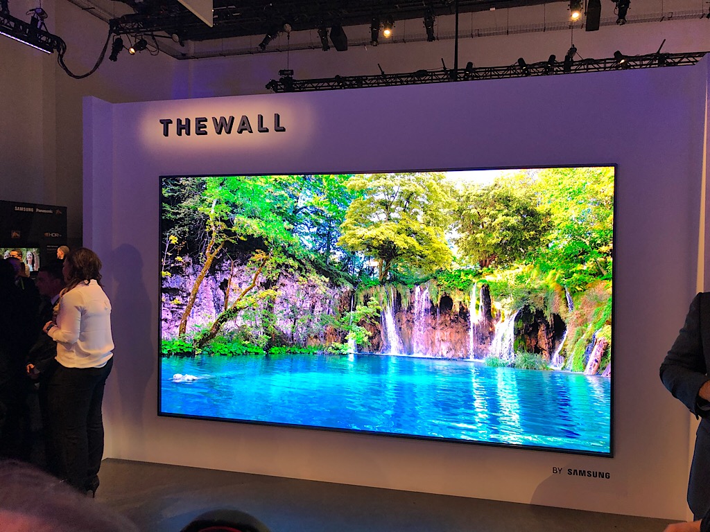 the wall Samsung 1