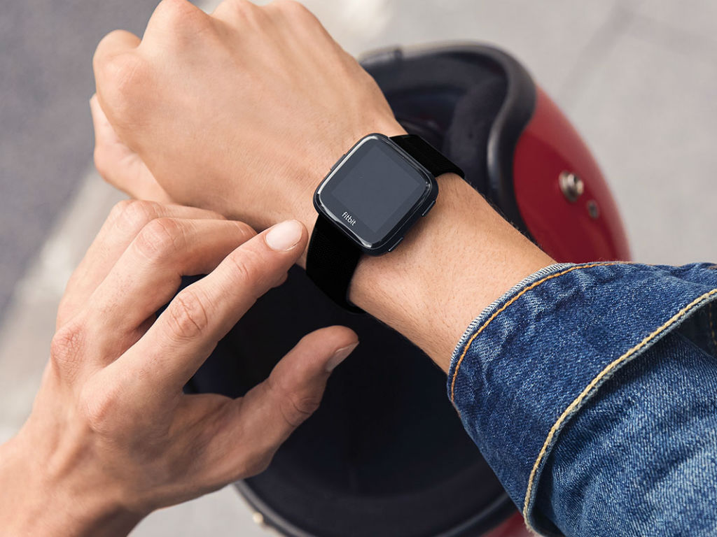 Fitbit lanza un reloj m s estilizado el Versa de 200 d lares