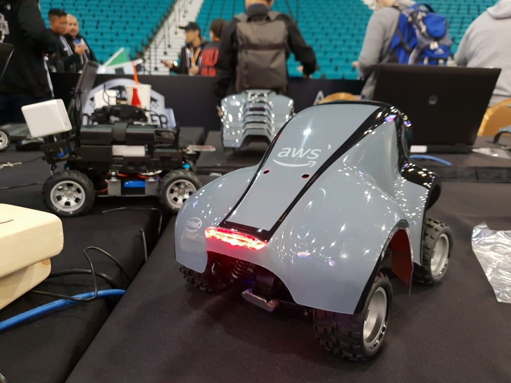 AWS DeepRacer carro autonomo