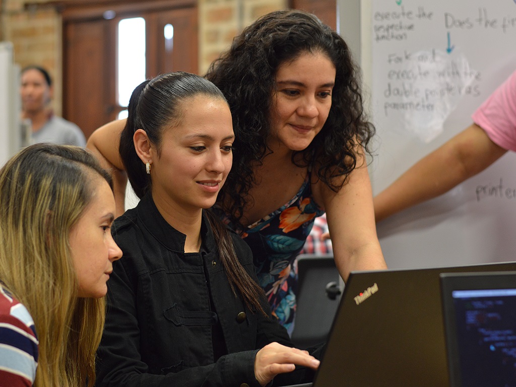 Abren becas del 70% para mujeres que quieran formarse en Inteligencia Artificial