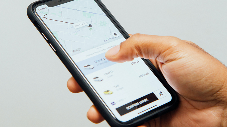 Celular en la app de Uber