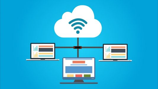 Computadores conectados a la nube. Negocio en la nube