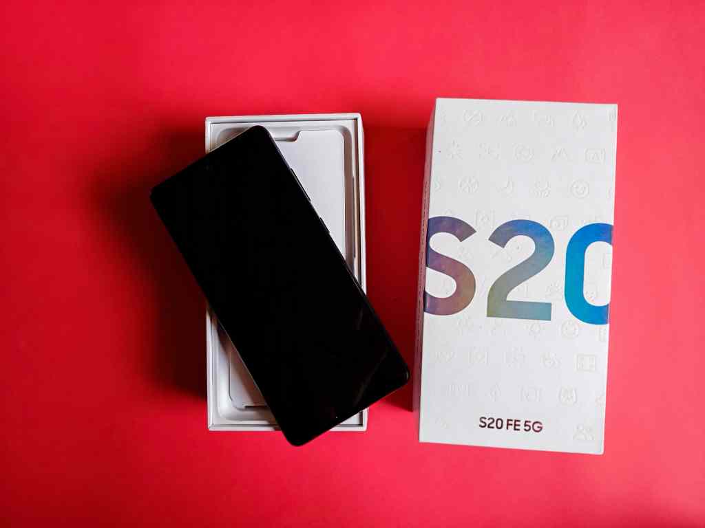 galaxy s20 fe box