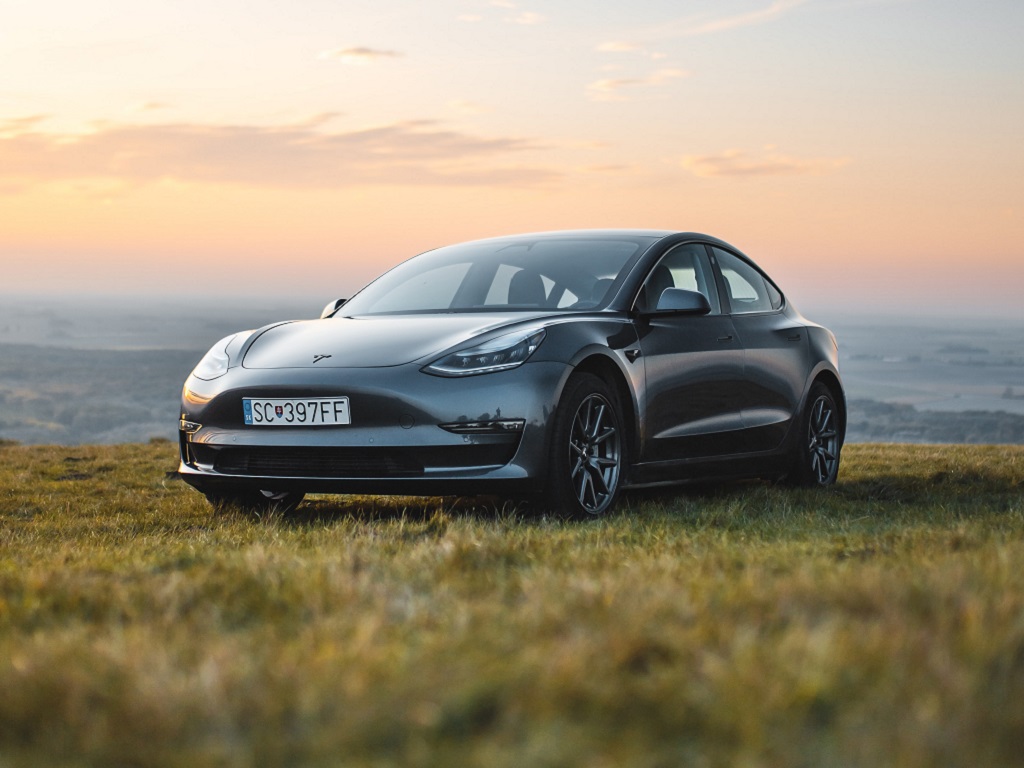 ¿Se puede pedir devolución de un Tesla en Colombia? Ojo a estas condiciones