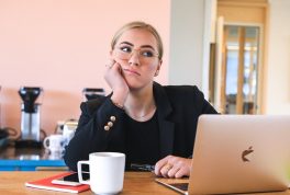 trabajo aburrido oficina