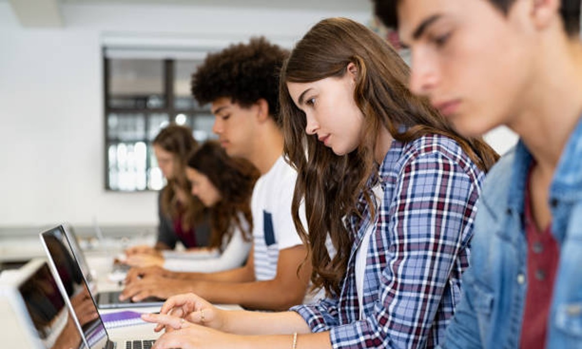 Las competencias digitales que los jóvenes deben aprender para trabajar con IA este 2026