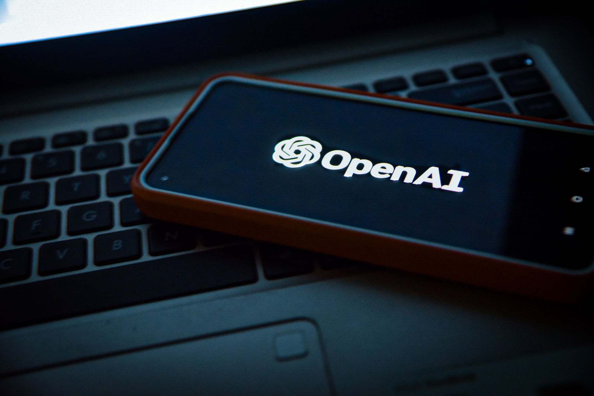 Google tiembla: OpenAI ya tendría fecha de lanzamiento para su navegador web con IA