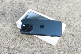 iPhone 16.