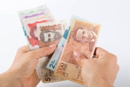 dinero colombia plata