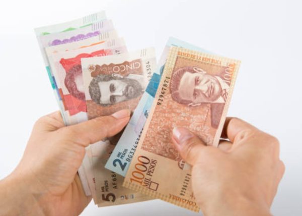 dinero colombia plata