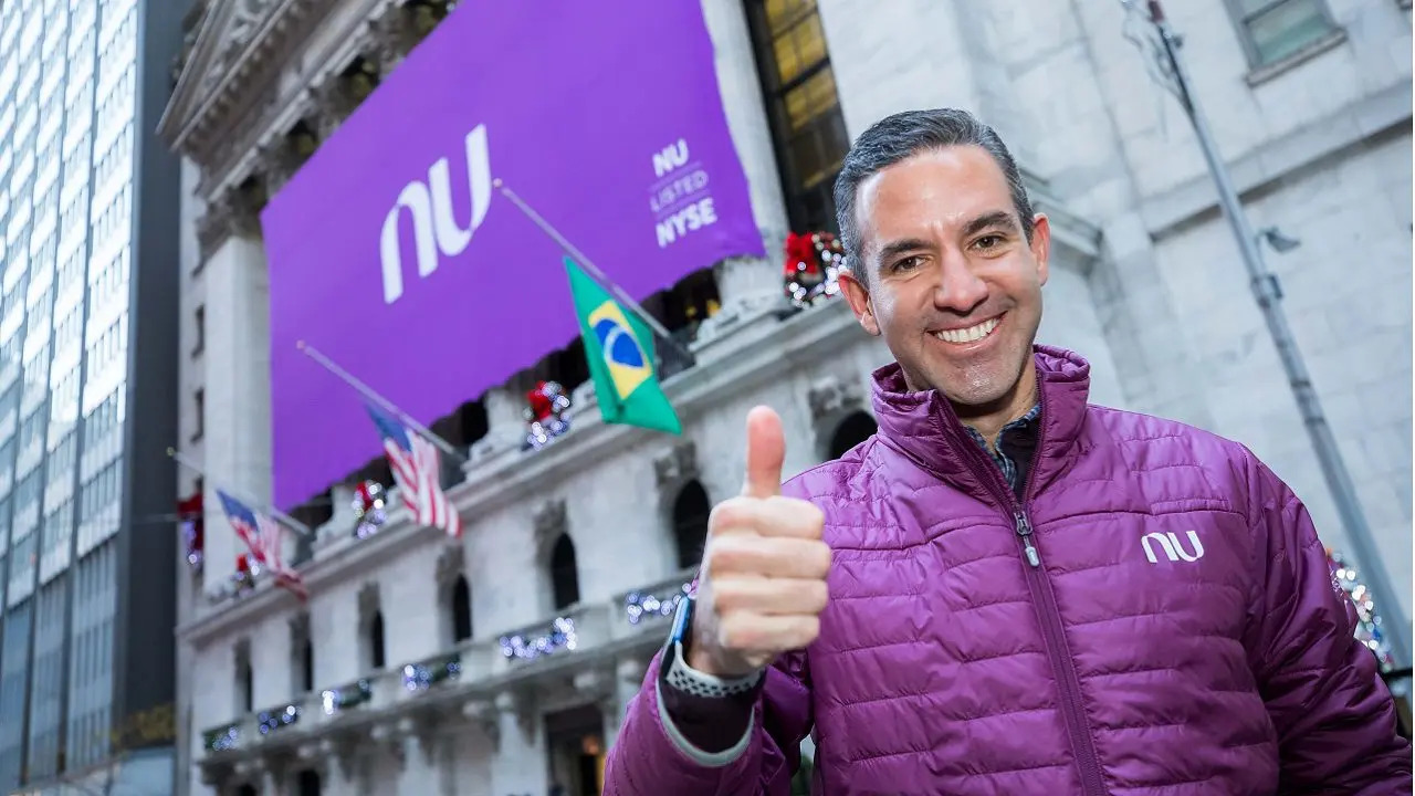 Amazon y Nubank sellan alianza para facilitar compras a crédito y pagos en cuotas