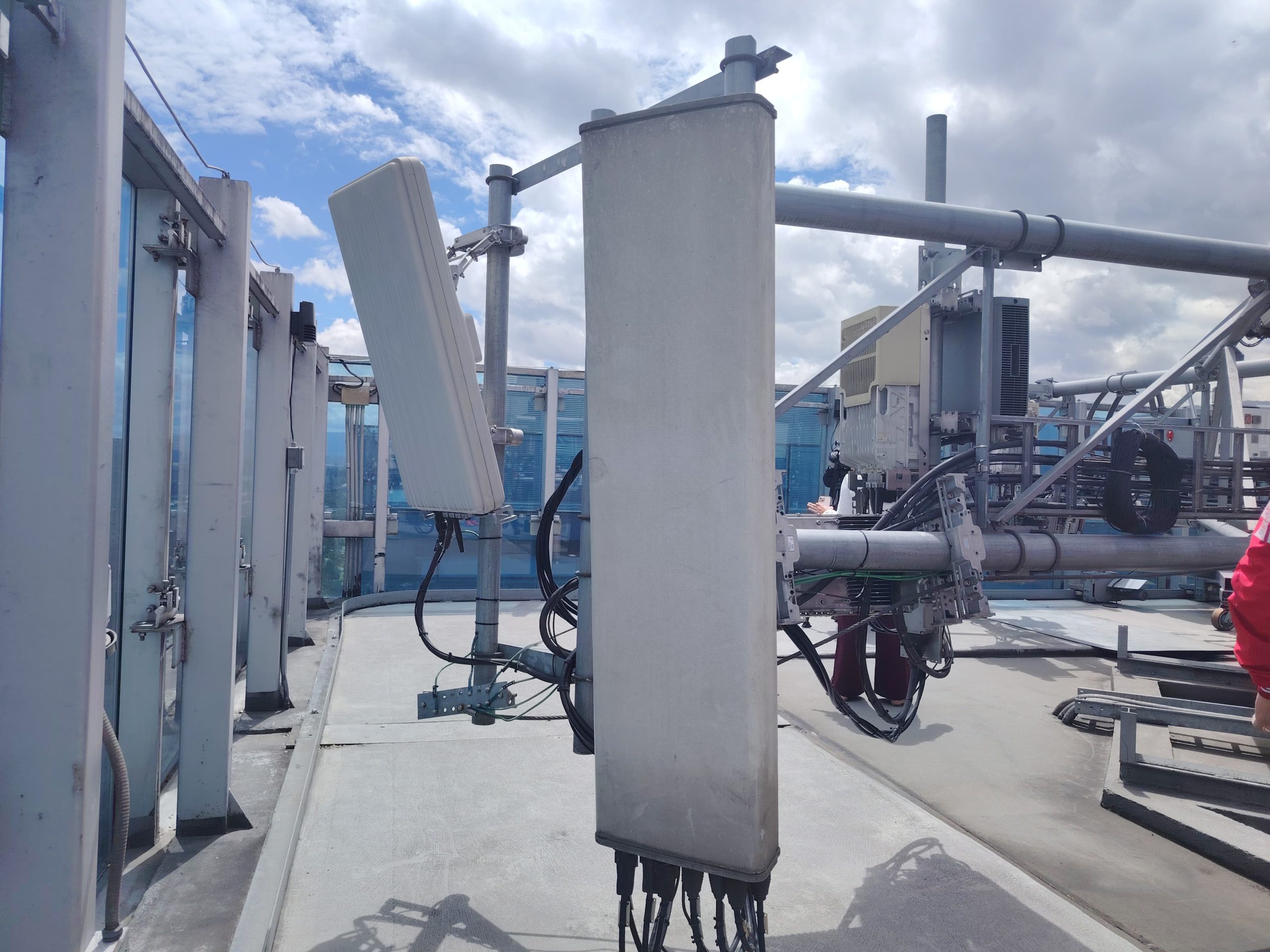 Estuvimos en una estación base de Claro: así se despliega y actualiza la red 5G en Colombia