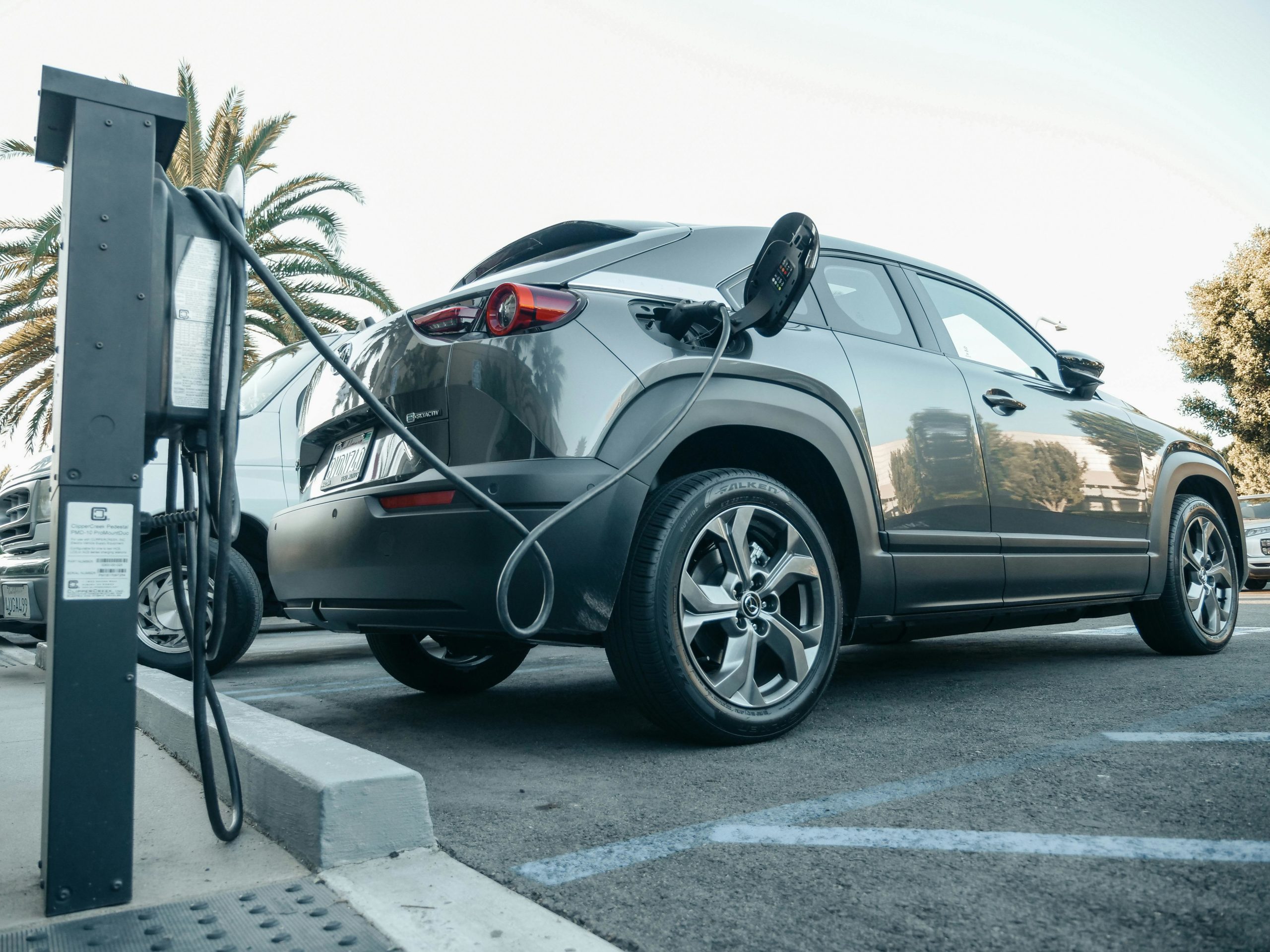 ¿Pensando en comprar carro eléctrico o híbrido? Esta feria le puede interesar