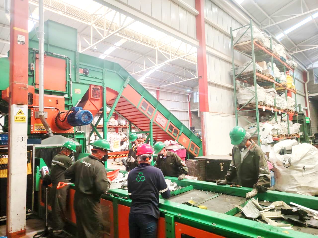 Visitamos la planta de reciclaje más tecnológica y moderna del país: así se transforman los residuos electrónicos en nuevos recursos