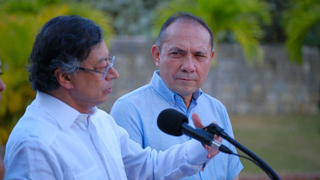 Petro desafía al Consejo de Estado y defiende el decreto de salario mínimo vital en Colombia