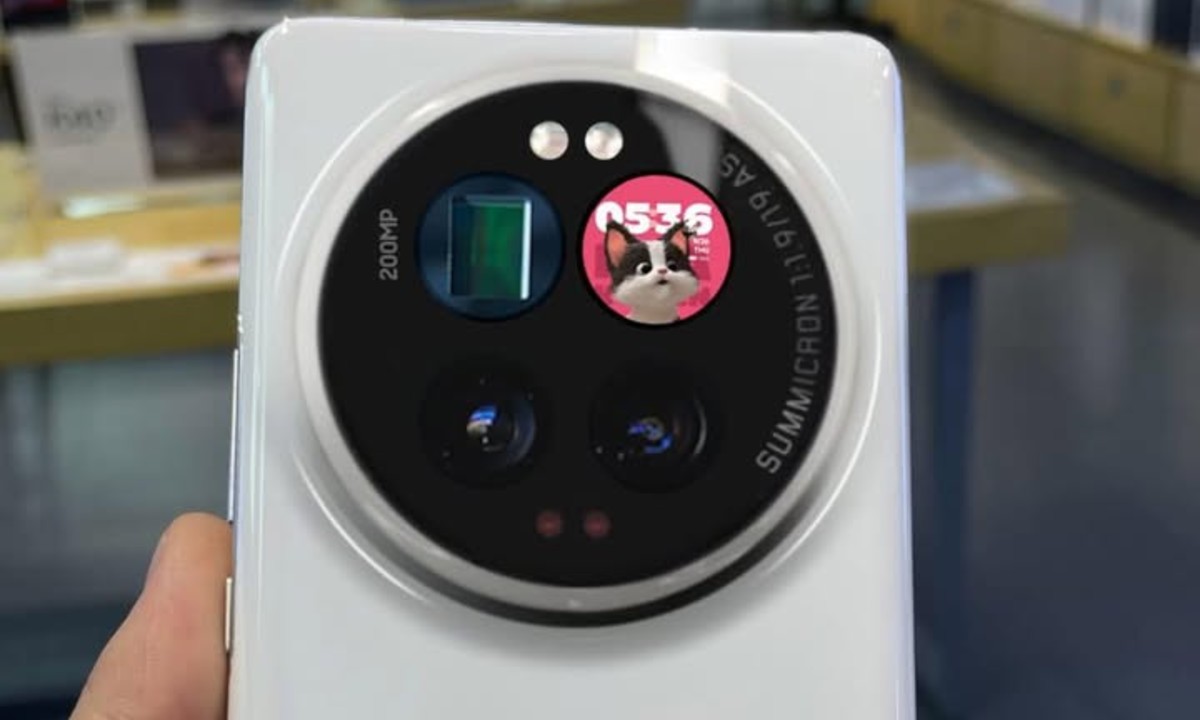 Rumores apuntan a que el Xiaomi 17 Ultra incluiría una mini pantalla trasera