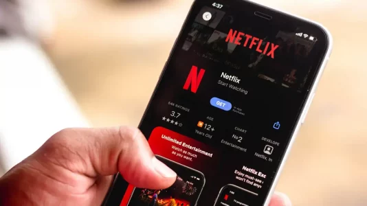 Netflix en formato vertical es una realidad, con la promesa de una nueva interfaz que lo acompañe