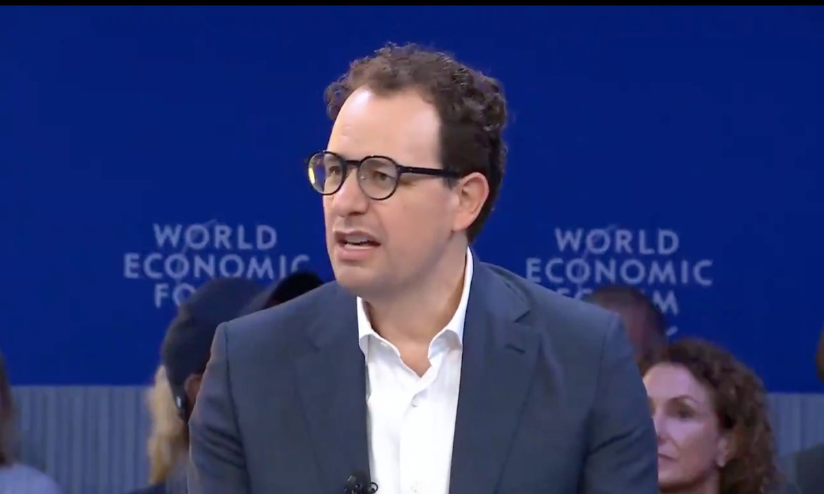 Según CEO de Anthropic, IA reemplazará a desarrolladores en menos de un año