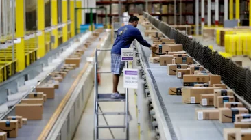Nuevos despidos en Amazon 2026: la compañía anuncia que eliminará 16.000 puestos.