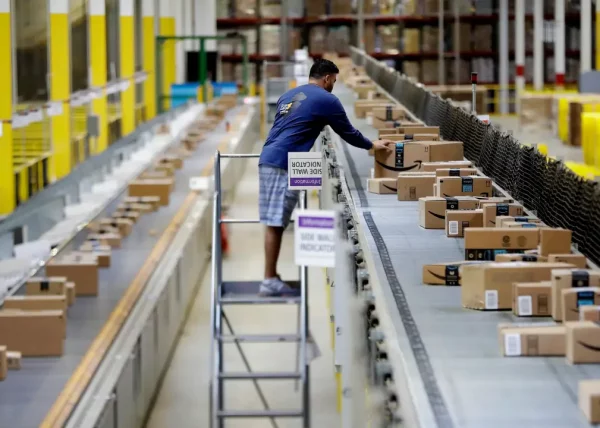 Nuevos despidos en Amazon 2026: la compañía anuncia que eliminará 16.000 puestos.
