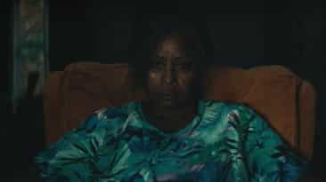 Hay unas diferencias importantes entre la novela y la versión de Él y ella que cambian por completo su final