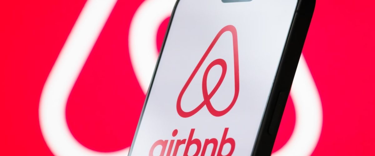 ¿Qué está pasando con airbnb colombia? Denuncian intervención para tumbar ley que regularía la app de arriendos en el país.