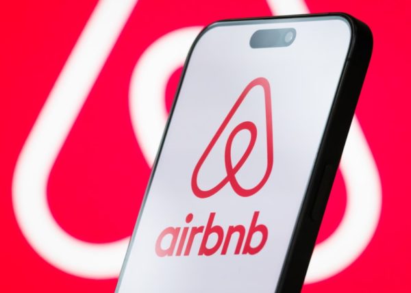 ¿Qué está pasando con airbnb colombia? Denuncian intervención para tumbar ley que regularía la app de arriendos en el país.