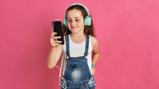 De acuerdo con Karspersky, solo un 48% de los padres usan herramientas de control parental para limitar el contenido o acceso de sus hijos a Internet.