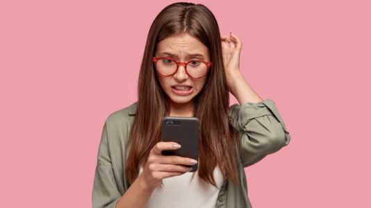 Mucho ojo cuando respondas las llamadas spam. Esta es la palabra que jamás debes decir.