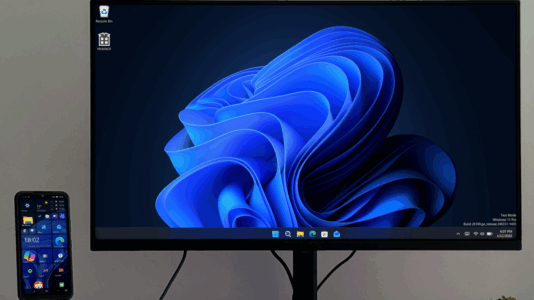 el NexPhone también es capaz de ejecutar Windows 11. En este caso, es necesario reiniciar el dispositivo para cambiar de sistema, pero la idea de llevar un equipo compatible con Windows en el bolsillo resulta interesante. 