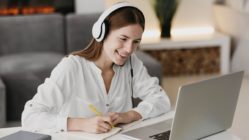 ¿Con ganas de aprender nuevas habilidades? Mucho ojo con este Curso gratuito de IA